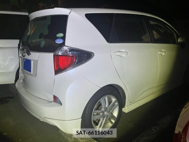 Toyota RACTIS 2014-03 8219622-2