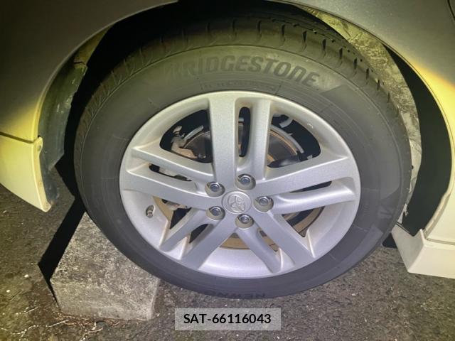 Toyota RACTIS 2014-03 8219622-3