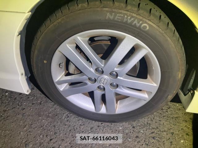 Toyota RACTIS 2014-03 8219622-5