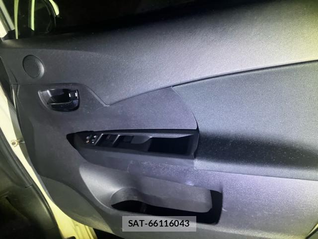 Toyota RACTIS 2014-03 8219622-8