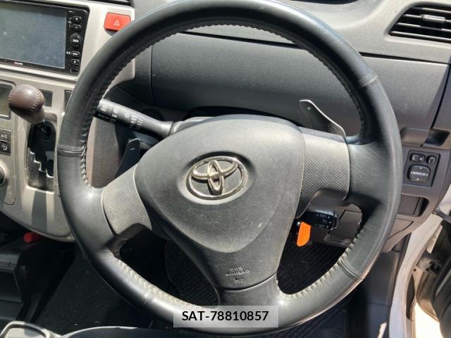 Toyota RACTIS 2010-05 8220050-17