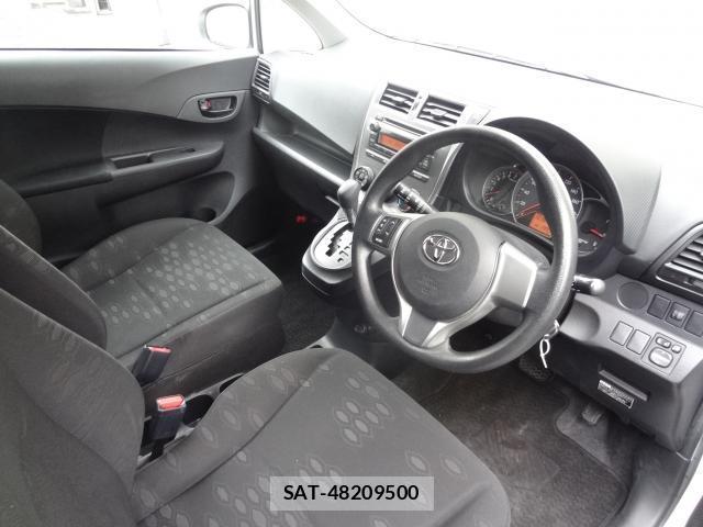 Toyota RACTIS 2011-01 8221246-14