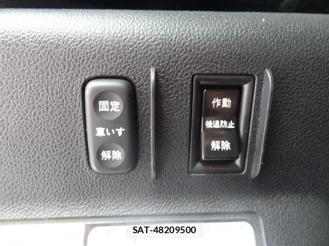 Toyota RACTIS 2011-01 8221246-17