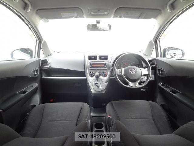 Toyota RACTIS 2011-01 8221246-2