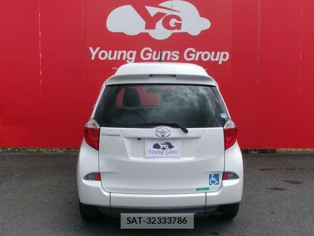 Toyota RACTIS 2013-03 8225653-19