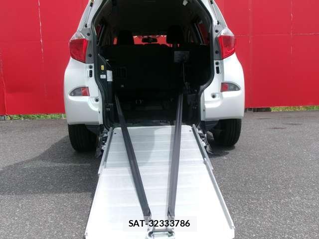 Toyota RACTIS 2013-03 8225653-2