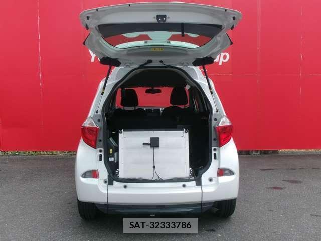 Toyota RACTIS 2013-03 8225653-3