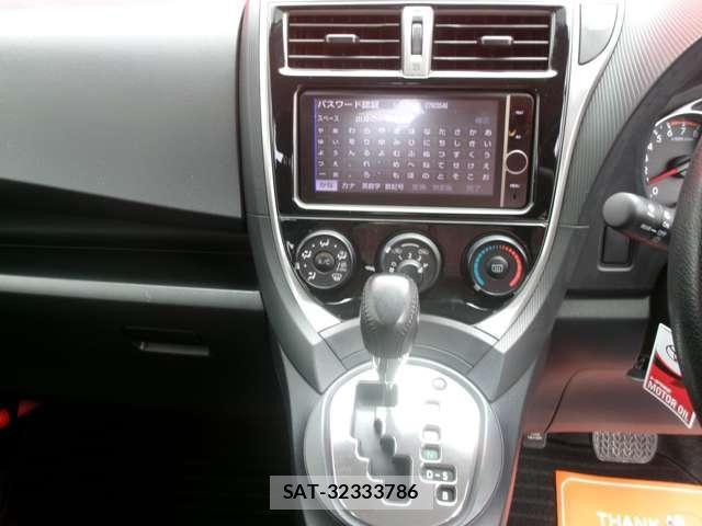 Toyota RACTIS 2013-03 8225653-8