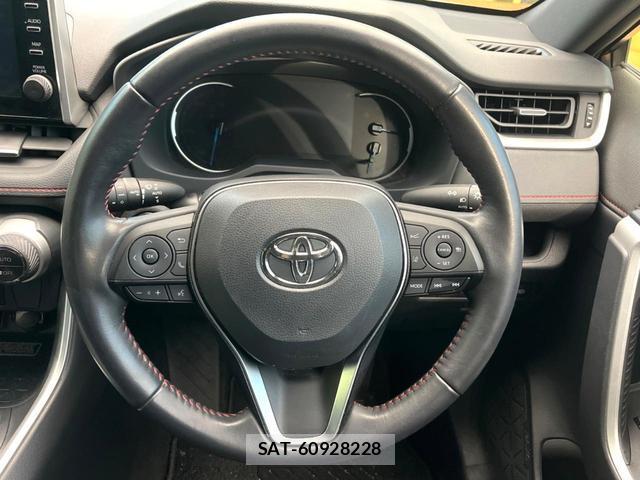 Toyota RAV4 PHV 2021-07 8220361-10