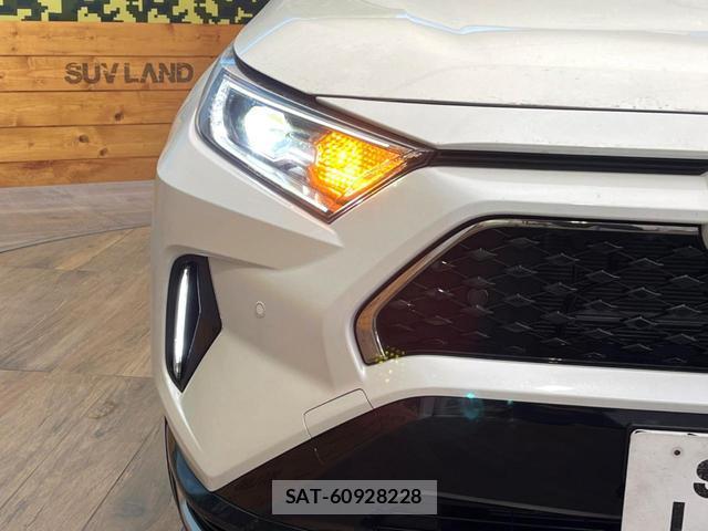 Toyota RAV4 PHV 2021-07 8220361-11