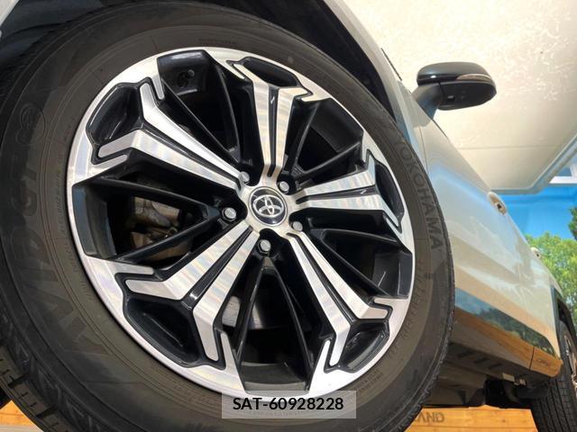 Toyota RAV4 PHV 2021-07 8220361-12