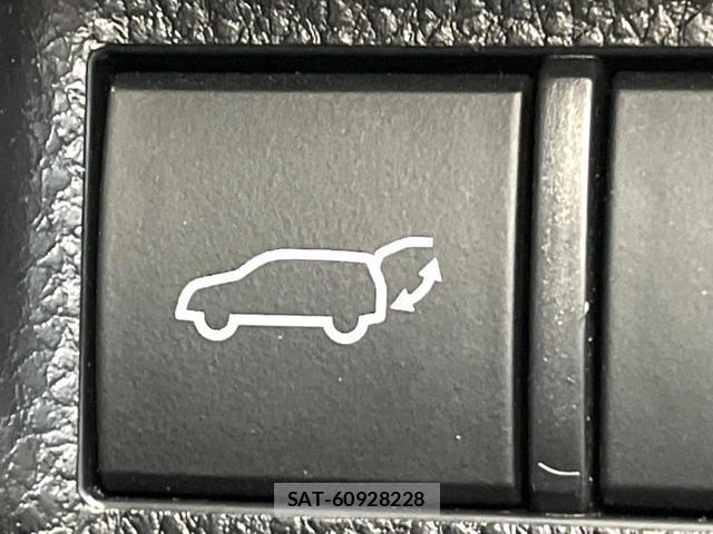 Toyota RAV4 PHV 2021-07 8220361-5