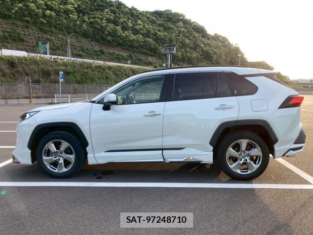 Toyota RAV4 2021-10 8216412-1
