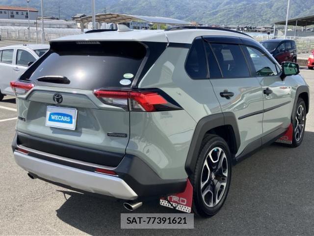 Toyota RAV4 2019-06 8216814-2