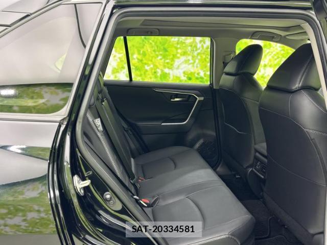 Toyota RAV4 2023-09 8218749-4