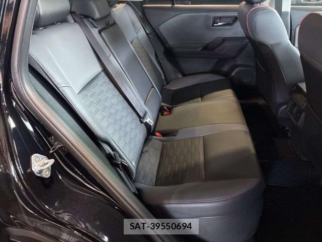 Toyota RAV4 2026-04 8218830-4