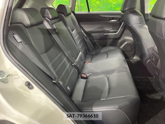 Toyota RAV4 2020-02 8219101-8