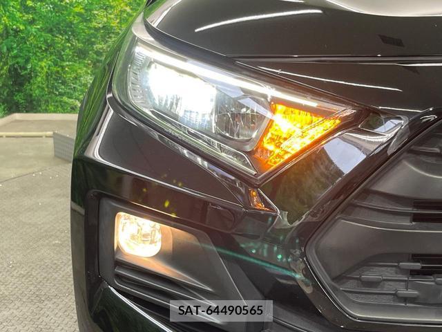 Toyota RAV4 2021-04 8219111-11