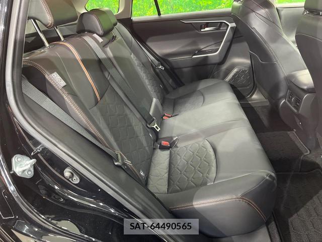 Toyota RAV4 2021-04 8219111-8