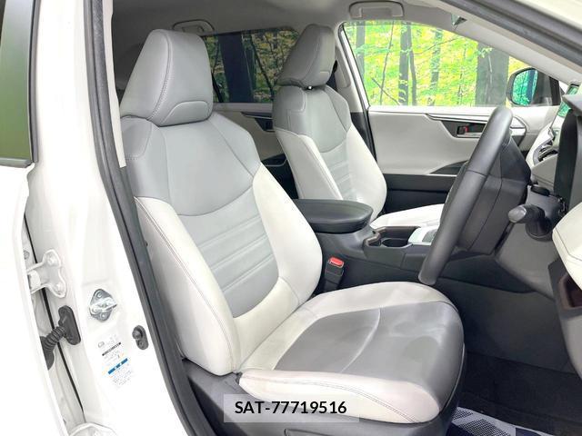Toyota RAV4 2021-01 8219403-8
