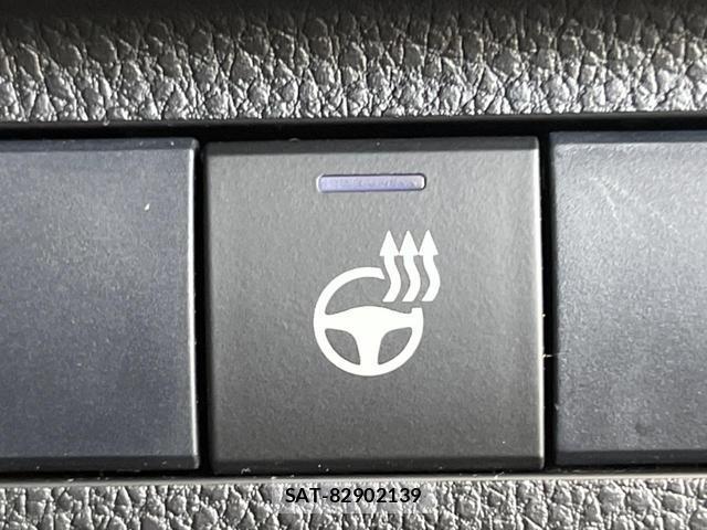 Toyota RAV4 2020-04 8219723-6