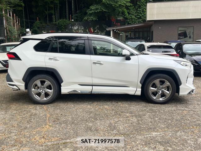 Toyota RAV4 2019-06 8219887-5