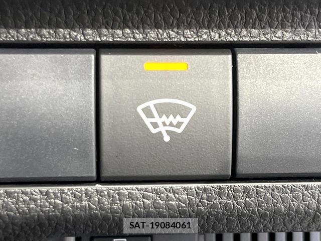 Toyota RAV4 2019-05 8221093-4