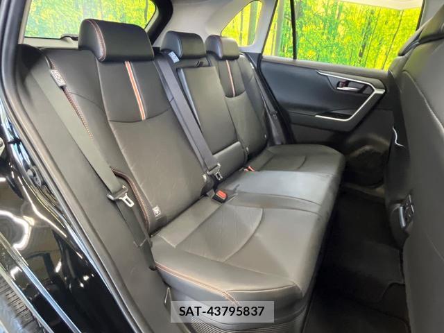 Toyota RAV4 2022-03 8221651-8