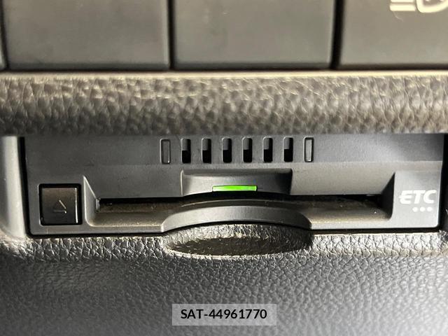 Toyota RAV4 2019-05 8221654-5