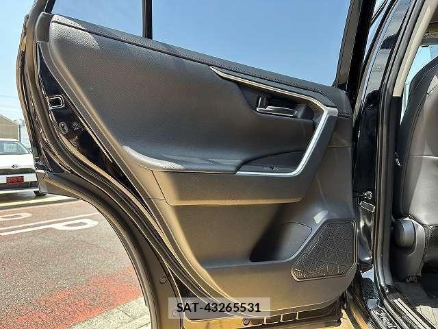 Toyota RAV4 2022-02 8223257-13