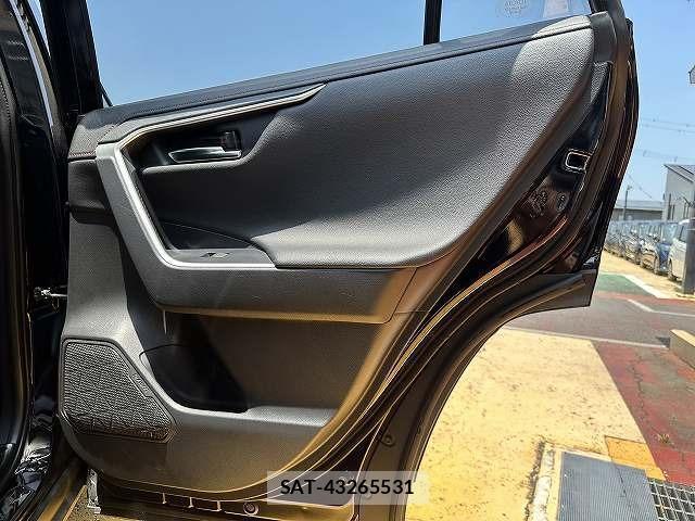 Toyota RAV4 2022-02 8223257-16
