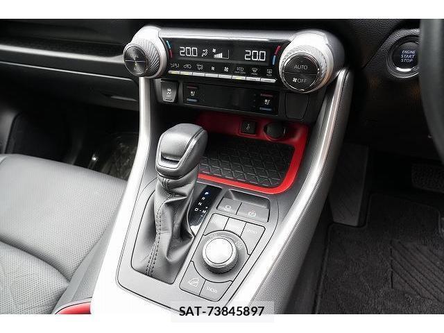 Toyota RAV4 2021-06 8223263-8