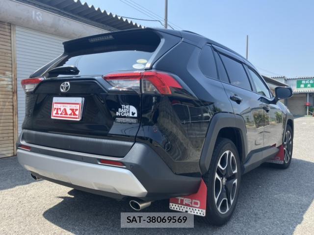 Toyota RAV4 2020-03 8223740-1
