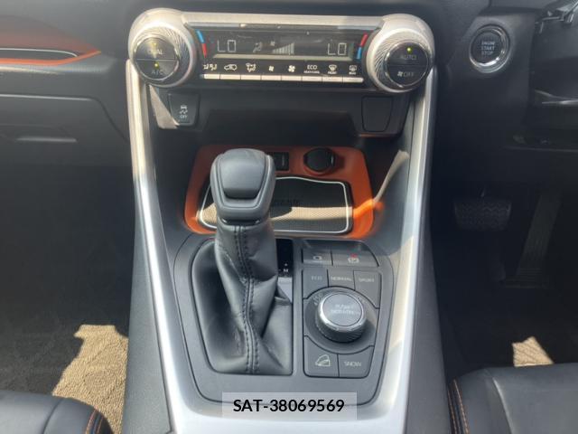 Toyota RAV4 2020-03 8223740-11