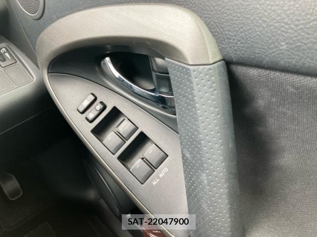 Toyota RAV4 2010-02 8224149-7