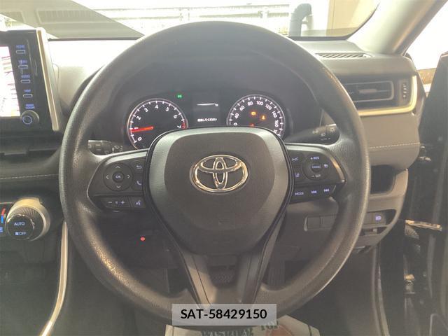 Toyota RAV4 2021-07 8224519-2