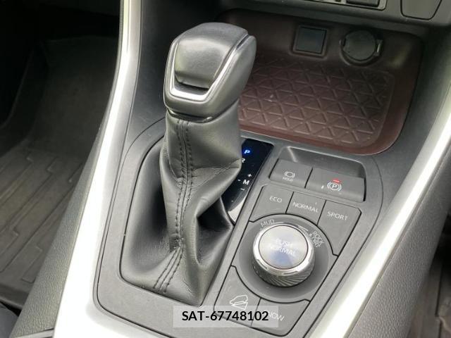 Toyota RAV4 2020-04 8225069-16