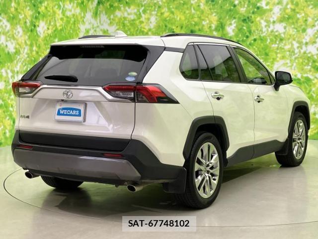 Toyota RAV4 2020-04 8225069-2