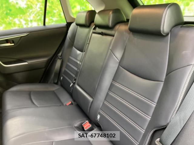 Toyota RAV4 2020-04 8225069-6