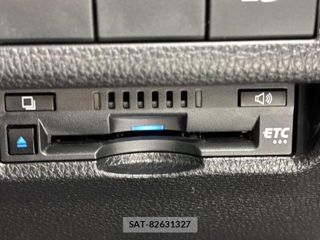 Toyota RAV4 2021-07 8225415-17