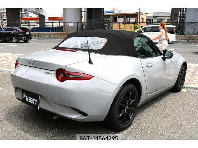 Mazda ROADSTER 2025-09 8221210-1