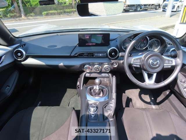 Mazda ROADSTER 2025-01 8224299-1