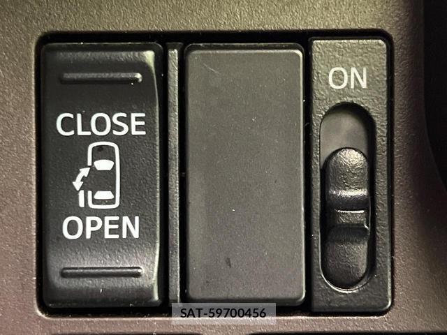 Toyota ROOMY 2019-08 8216282-4