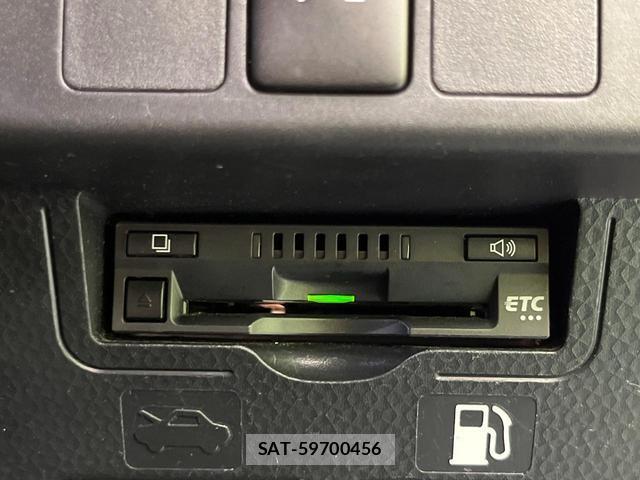 Toyota ROOMY 2019-08 8216282-5