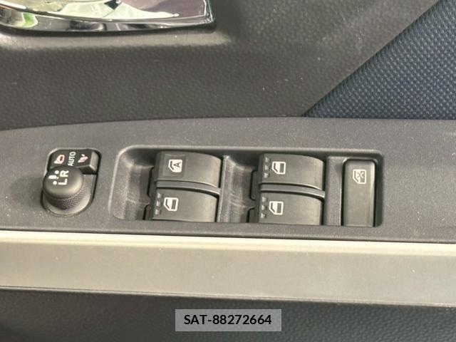 Toyota ROOMY 2021-05 8216908-10