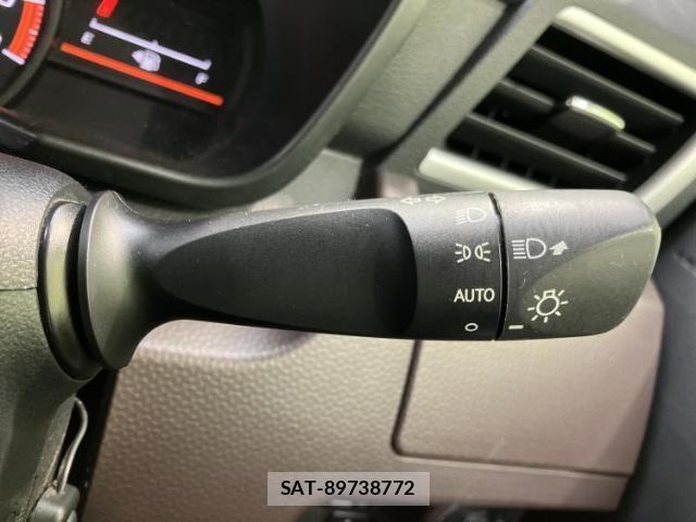 Toyota ROOMY 2018-11 8217198-11