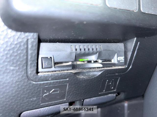 Toyota ROOMY 2017-10 8219475-6