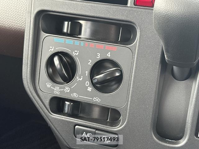 Toyota ROOMY 2019-07 8220703-3