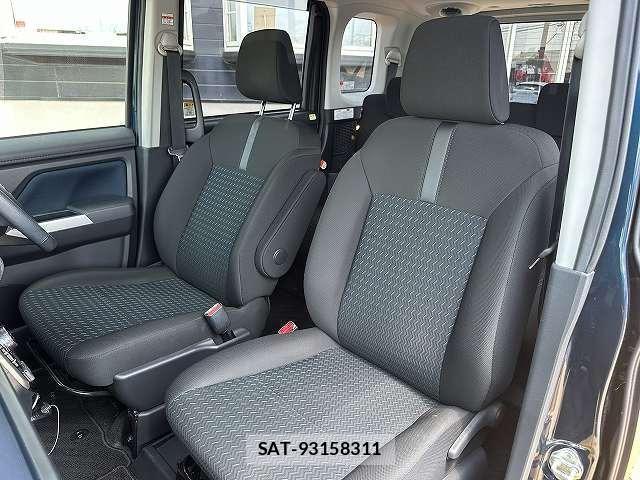 Toyota ROOMY 2021-04 8223256-13