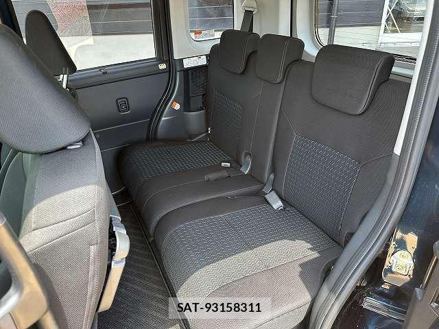 Toyota ROOMY 2021-04 8223256-5